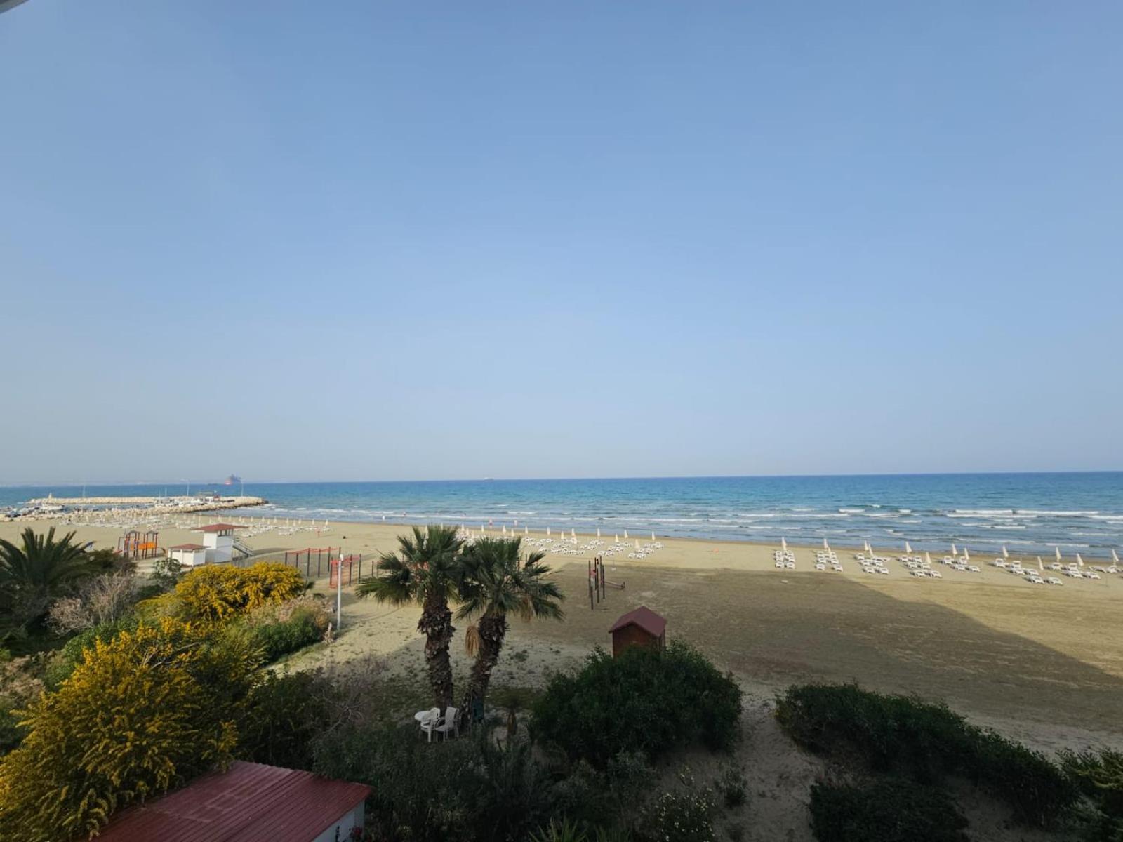 Makenzy Sandy Beachfront Paradise Larnaca Eksteriør billede