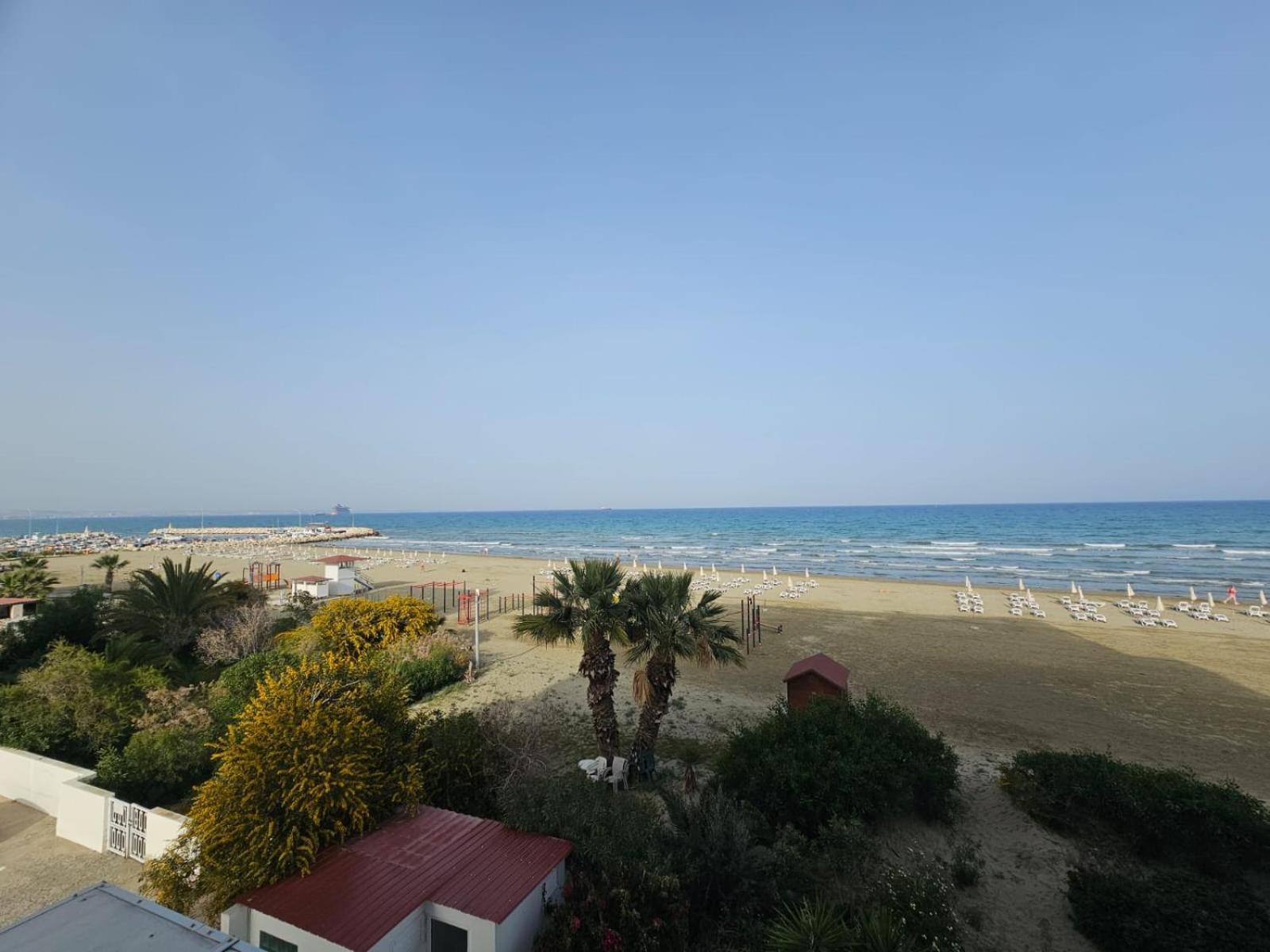 Makenzy Sandy Beachfront Paradise Larnaca Eksteriør billede