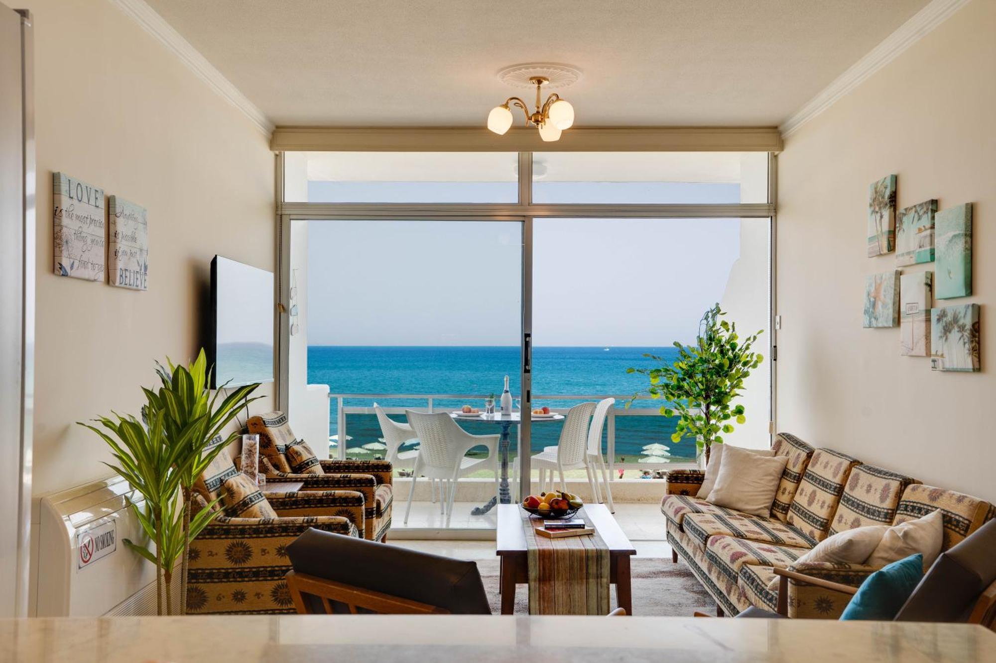 Makenzy Sandy Beachfront Paradise Larnaca Eksteriør billede